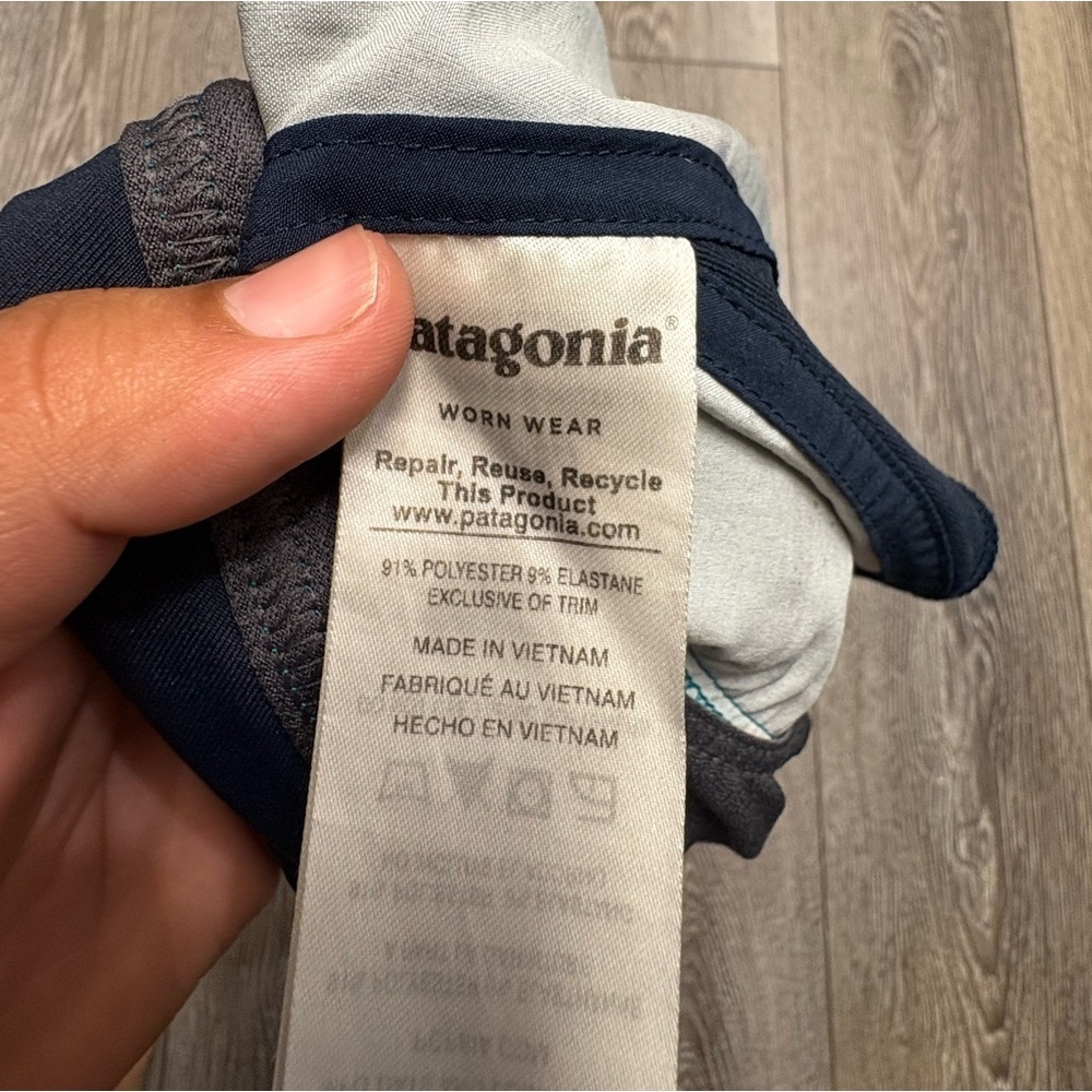 Patagonia Teal and Black Arrow Print Shorts - Picture 7 of 8